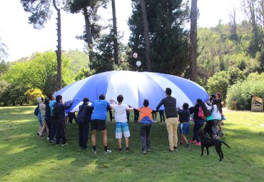 Escuela de Educación Física realiza talleres recreativos para alumnos de la Escuela Blas Cuevas de Valparaíso