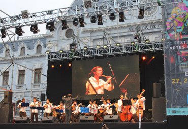 Orquesta Andina de la PUCV se presenta en la inauguración del Festival de las Artes Valparaíso - Foto 3