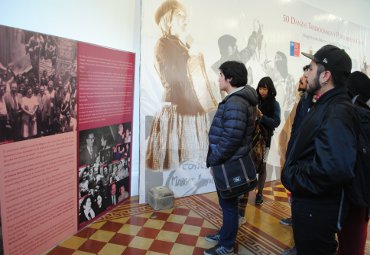 Estudiantes del Instituto de Música visitaron exposición sobre historia de Margot Loyola - Foto 3