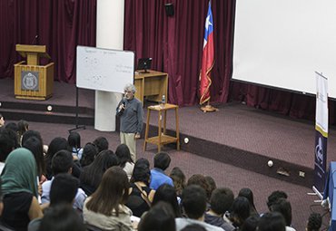 Premio Nacional de Ciencias, Humberto Maturana, realizó conferencia en la PUCV - Foto 2