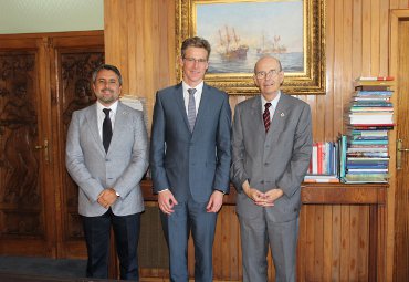 Embajador de Australia visita la PUCV para avanzar en cooperación internacional - Foto 2