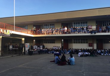 PUCV celebra Día Internacional del Libro con donación a Liceo Juan XXIII de Villa Alemana - Foto 2