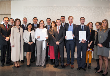PUCV participa en firma de acuerdo Anticorrupción y Anticolusión entre Empresas Suecas y el Gobierno de Chile - Foto 1