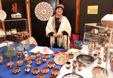PUCV efectuó muestra de artesanía étnica y conversatorio sobre la maestra Margot Loyola - Foto 3