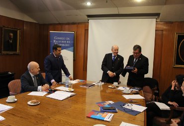 Profesor Claudio Elórtegui asume presidencia del Consejo de Rectores de Valparaíso - Foto 1