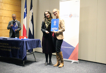 Facultad de Filosofía y Educación realizó ceremonia de entrega de diplomas a los egresados de los Diplomados Santiago 2018 - Foto 3