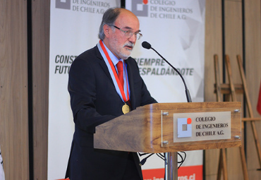 Ex alumno recibe Premio Nacional del Colegio de Ingenieros de Chile - Foto 1