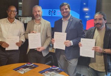 PUCV y EFE Valparaíso firman convenio para potenciar tecnología ferroviaria