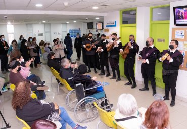 Iniciativa busca animar con música la atención médica en el Hospital Gustavo Fricke - Foto 4