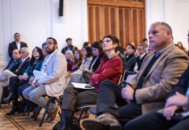 Católica de Valparaíso reunió a autoridades y expertos para debatir sobre la descentralización en Chile