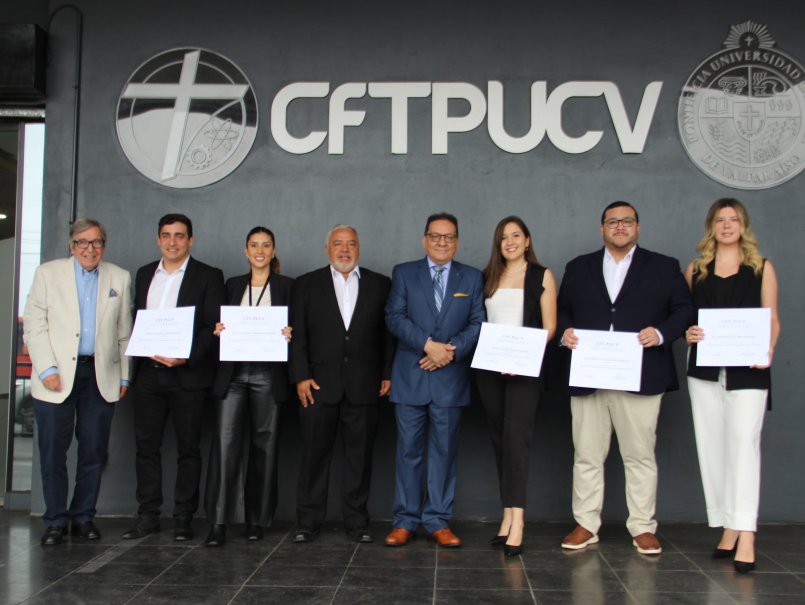 CFT PUCV recibió a estudiantes de la Escuela de Negocios Initiative de Paraguay