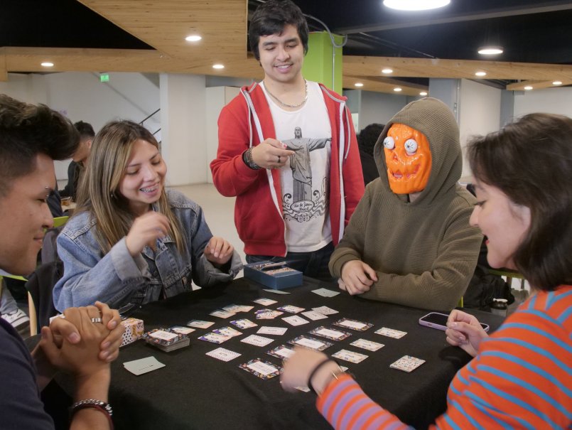 VIDEO: Estudiantes celebran Halloween en voluntariado The Game