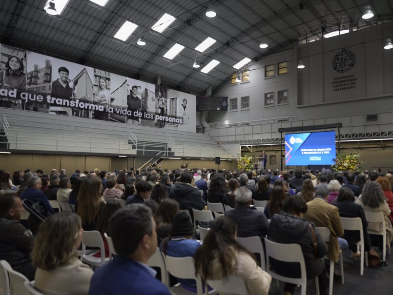 The PUCV presented Faculty members with awards on Teaching, Research and Public Relations and Outreach