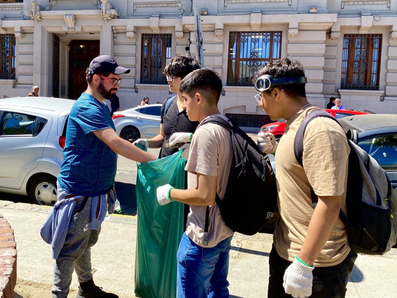 Valparaíso sin Basura reunió a más de 750 escolares en jornada de limpieza