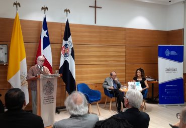 Presentan libros “Reflexiones al Atardecer” e “Instituto de Química: Origen, Evolución y Desafíos”