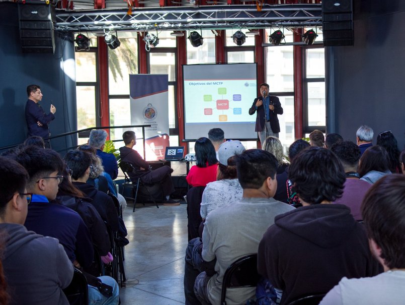 Primera generación de estudiantes de la Industria Creativa inicia actividades en la Universidad