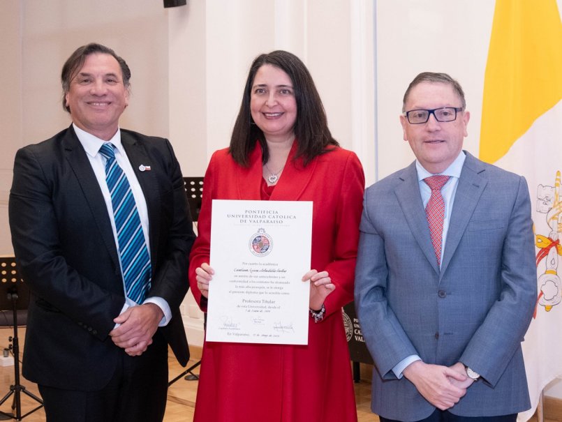 Universidad reconoce a nuevos profesores y profesoras titulares