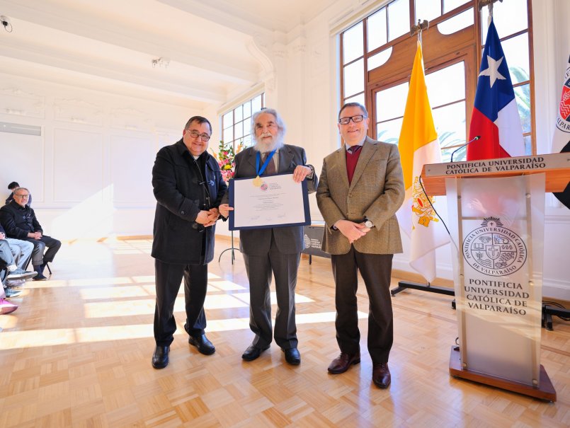 Académico Carlos Wörner es el nuevo Profesor Emérito de la Universidad