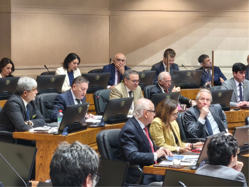 Rector PUCV expone ante el Senado y llama a fortalecer claridad y gradualidad del modelo FES