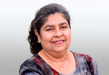 Elizabeth Donoso destaca enfoque interdisciplinario del Magíster en Liderazgo y Gestión en Organizaciones Escolares