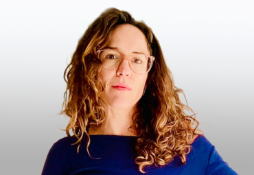 Académica Macarena García recibe el Premio Mejores Obras Literarias 2025