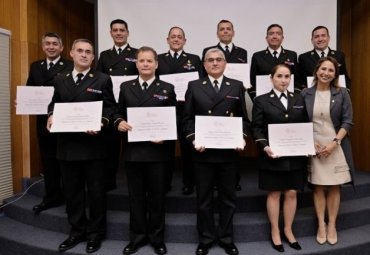 Suboficiales de la Armada concluyen diplomado en Gestión en RRHH en la PUCV