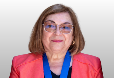 Académica Berta Silva recibe investidura como Profesora Emérita