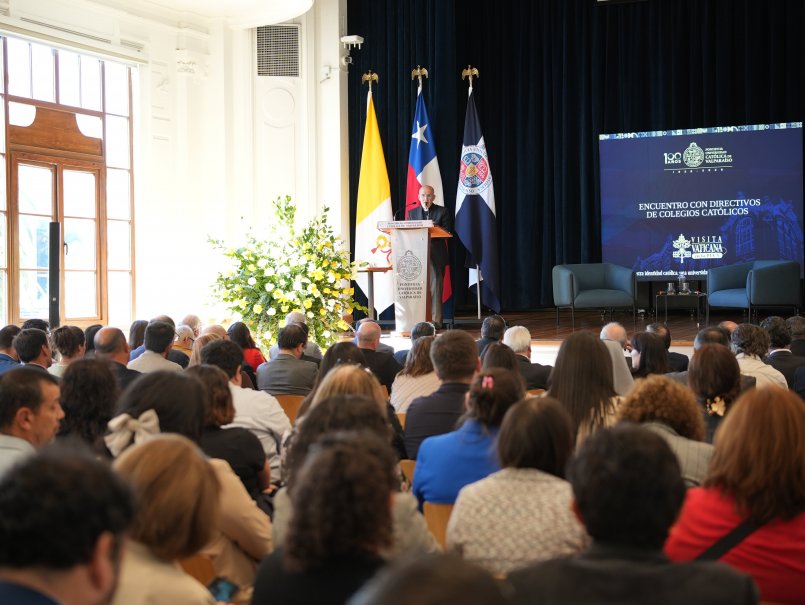Cardenal José Tolentino de Mendonça lideró encuentro con colegios católicos en la PUCV