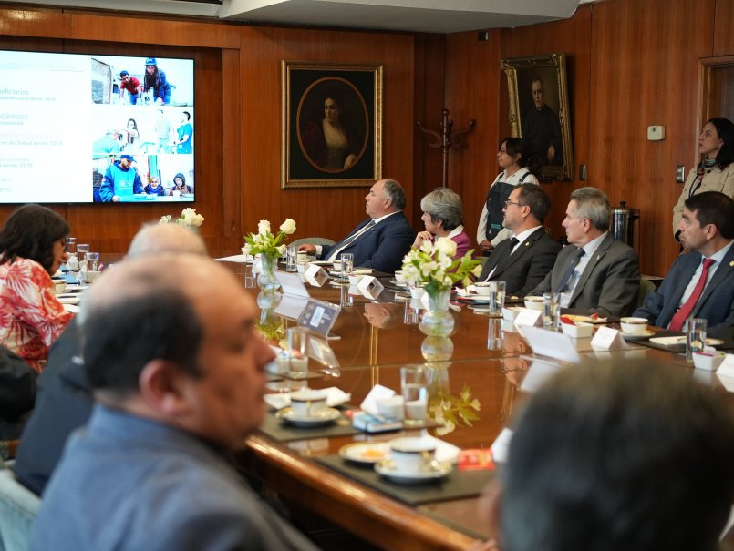 GALERÍA: Altas autoridades de la PUCV se reúnen con el Prefecto del Dicasterio para la Caultura y la Educación