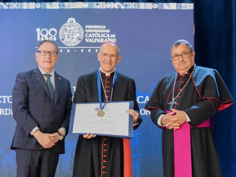 Universidad inviste como Doctor Scientiae et Honoris Causa al cardenal José Tolentino de Mendonça
