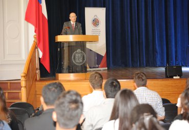 PUCV realiza ceremonia para estudiantes que obtuvieron Beca PUCV y Premio de Honor Rector Rubén Castro