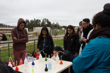 Estudiantes visitan Instituto en Día Abierto