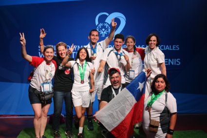 Estudiante de EFI PUCV participa en Mundial de Tenis unificado