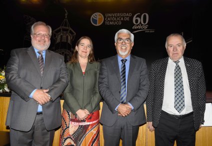 Profesor Alejandro Guzmán dicta clase magistral en Universidad Católica de Temuco