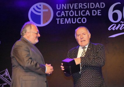 Profesor Alejandro Guzmán dicta clase magistral en Universidad Católica de Temuco