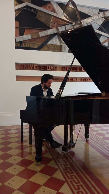 “Más arte, más cultura en tu campus” arribó a Casa Central con recital de piano