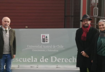 Profesor Eduardo Aldunate participa en encuentro de directores de escuelas de Derecho en Puerto Montt