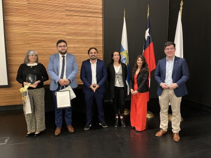 Alumni de la Facultad Eclesiástica de Teología PUCV es reconocido con el Premio Elisa Valdés 2025