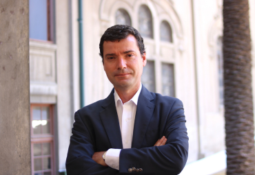 Profesor Johann Benfeld es promovido a la jerarquía de Profesor Titular en la PUCV