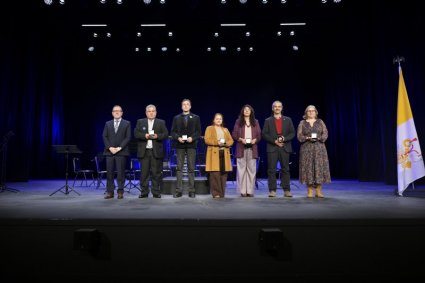 Facultad Eclesiástica de Teología PUCV participó en ceremonia de Reconocimiento a Académicos y Académicas de la Universidad