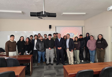 Escuela de Comercio PUCV realizó charla sobre estrategia y modelos de negocio junto a destacado ejecutivo nacional