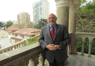 Destacado catedrático español visitó el Instituto de Historia