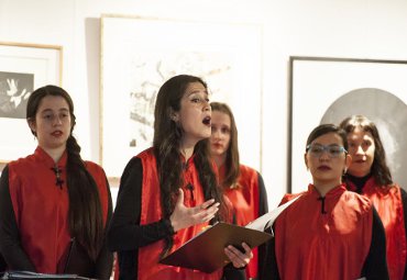 Coro Femenino de Cámara efectuó concierto en homenaje a Neruda