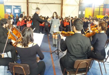 Orquesta de Cámara PUCV realiza concierto educativo en el Liceo Bicentenario de Viña del Mar