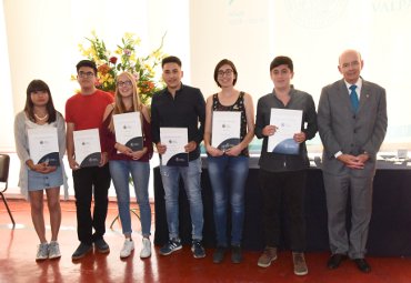 Católica de Valparaíso entrega premios Rubén Castro y Excelencia Académica - Foto 1