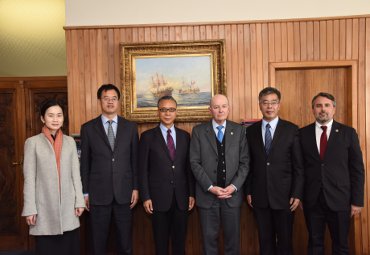 Embajador y catedráticos de la República Popular China se reúnen con el rector y académicos de la PUCV - Foto 1