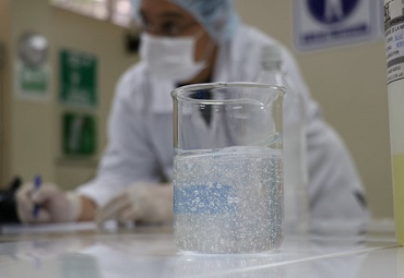 Facultad de Ciencias y PDI realizan análisis a alcohol gel que se comercializa en la región