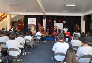 Fondo Margot Loyola realizó Concierto de Navidad en Liceo José Cortés Brown - Foto 2