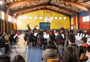 Orquesta Clásica PUCV retoma conciertos educacionales presenciales en Liceo Bicentenario de Viña del Mar - Foto 3