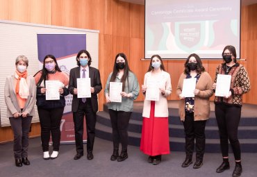 PUCV realiza ceremonias de entrega de certificados de inglés otorgados por la Universidad de Cambridge